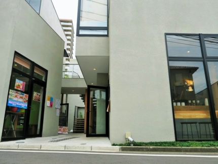 16-10-11　ビル正面