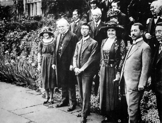 788px-Crown_Prince_Hirohito_and_Lloyd_George_1921.jpg
