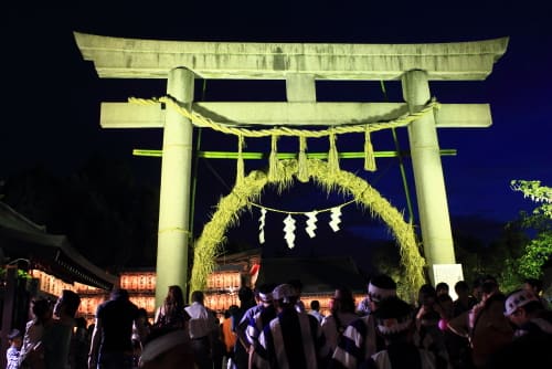 いくたま夏祭２０１４ その１ 金 銀神輿が生國魂神社境内を走りまわる こちら きっどさん行政書士事務所です