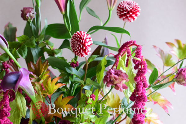 華やかで大人っぽい 自立した女性のイメージのダリアの花 咲方 色合わせ 花の特徴などをご紹介 横浜 東京 大きなフラワーアレンジメント教室 ブーケット パフューム