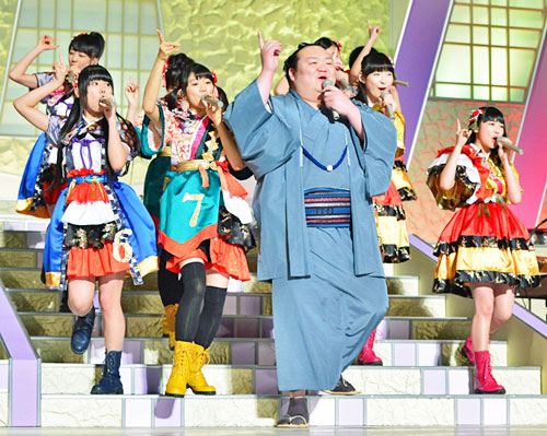 宝富士 福祉相撲でエビ中とゲラゲラポー モータースポーツニュース