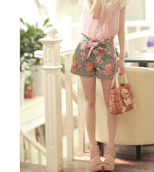 女の子らしいのキュートな花柄ショーパンのコーデ Taoziのブログ