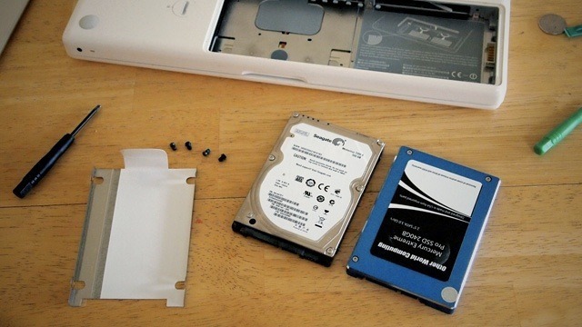 2.5", 3.5" Serial-ATA (SATA) & IDE/ATA.