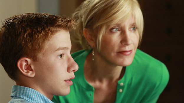 <p>DESPERATE HOUSEWIVES - "We're So Happy You're Happy" - Parker Scavo with mom Lynette.</p>
<p> </p> <p>DESPERATE HOUSEWIVES - "We're So Happy You're Happy" - Parker Scavo with mom Lynette.</p>
<p> </p>