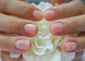 Cenbless　オーロラパールのアプリコットカラーネイル