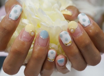 Cenbless スモーキーカラーが大人可愛い☆変形丸フレンチ×ドットネイル♪