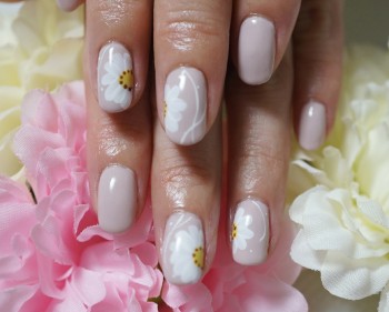 Cenbless 春のフラワーネイル
