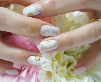 Cenbless 春のフラワーネイル