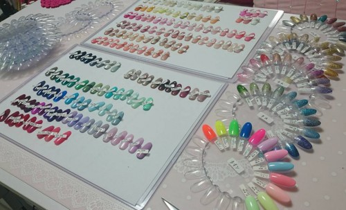 Cenbless　ネイルサロン カラーチャート貼り換え整理