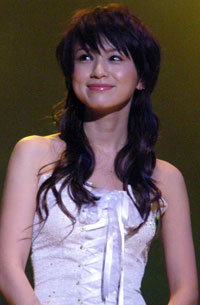 初の誕生日カウントダウンライブを行った鈴木亜美