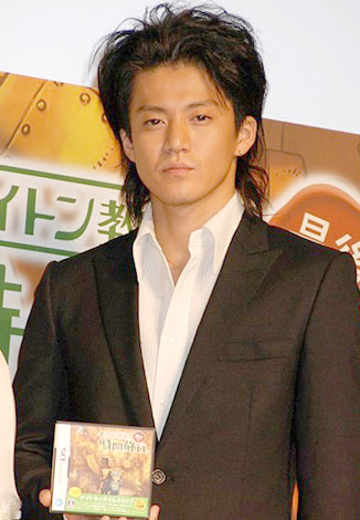 DSソフト「レイトン教授と最後の時間旅行」発売記念完成披露会に出席した小栗旬　