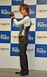 新CMでの決めポーズも披露　