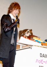 ケーキを見て喜ぶDAIGO　