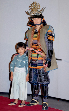 NHK大河ドラマ『天地人』の取材会に出席した（左から）加藤清史郎と妻夫木聡　（C）ORICON DD inc.　