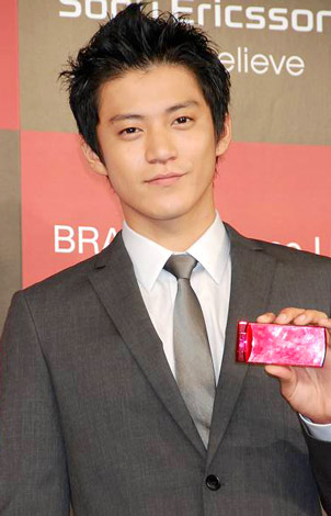 携帯電話『BRAVIA Phone U1』のCM発表会見に出席した小栗旬　（C）ORICON DD inc.　