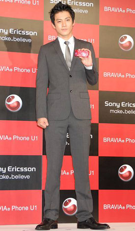 携帯電話『BRAVIA Phone U1』のCM発表会見に出席した小栗旬　（C）ORICON DD inc.　