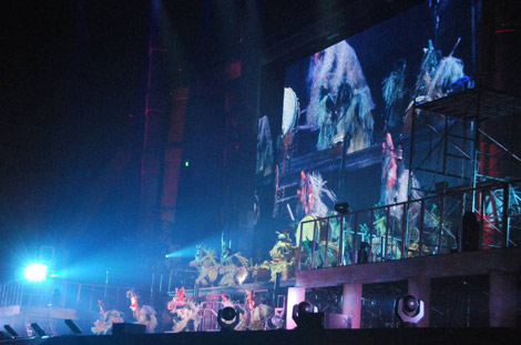 ドラマ『IRIS：アイリス』の撮影現場・秋田のなまはげによるライブイベントのオープニング　（C）ORICON DD inc.　