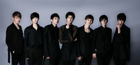 「lapis」メンバーのキム・スンヒョン、ムン・ビョンフン、チ・ヒョンソン、ミン・ジンホン、ホ・チャンウ、キム・ワンチョル、キム・ジンウ（※写真左から）　