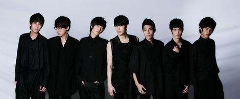 「onyx」メンバーのチョン・ホヨン、ハ・ゴンヒ、イ・ソンウ、ファン・ソンホ、ソン・スンヒョク、チョン・ウンホ、ファン・ドゥファン（※写真左から）　