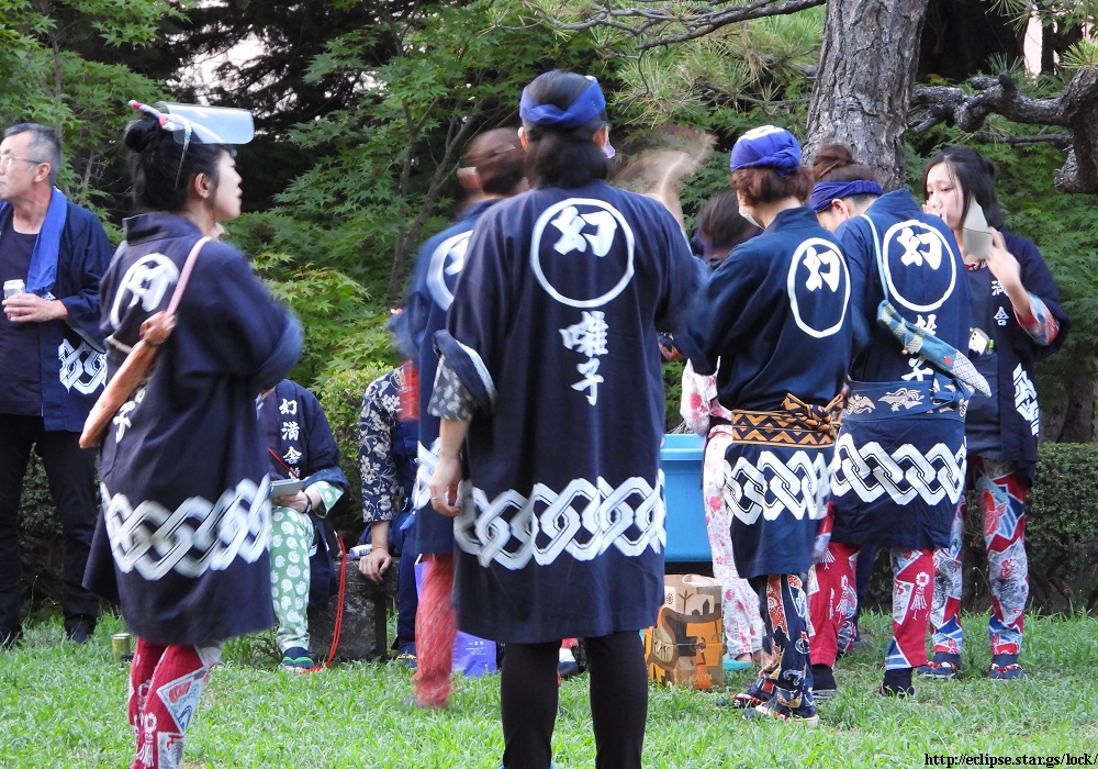 八坂神社で寛ぐ囃子方