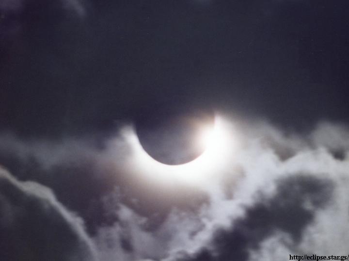 雲間からのダイヤモンドリング