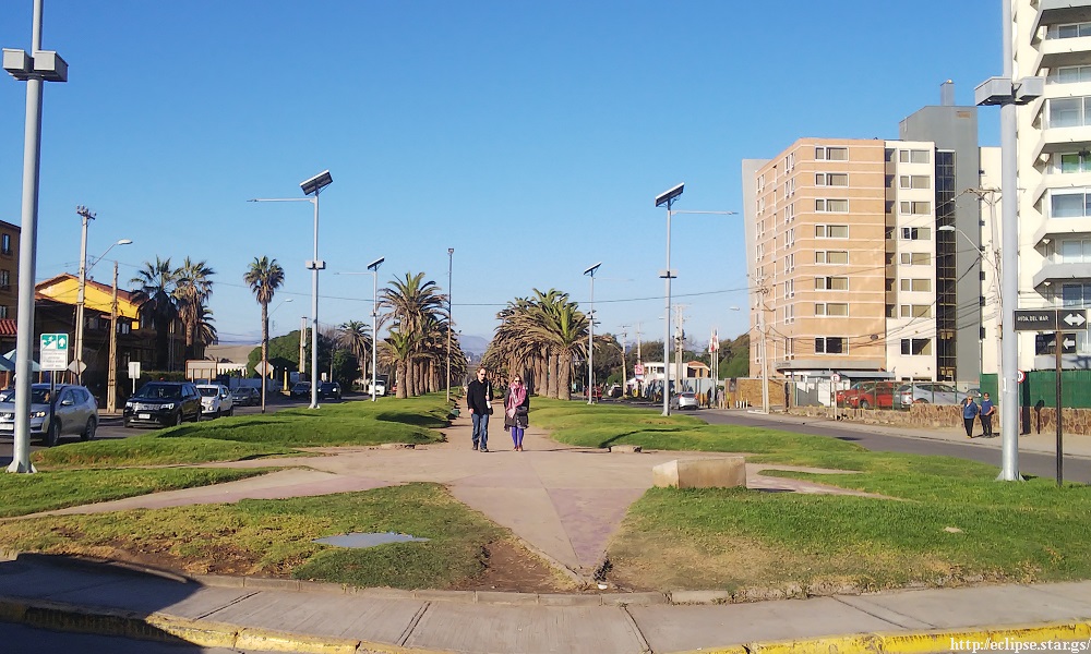 Faro Monumentalから大通りを見る