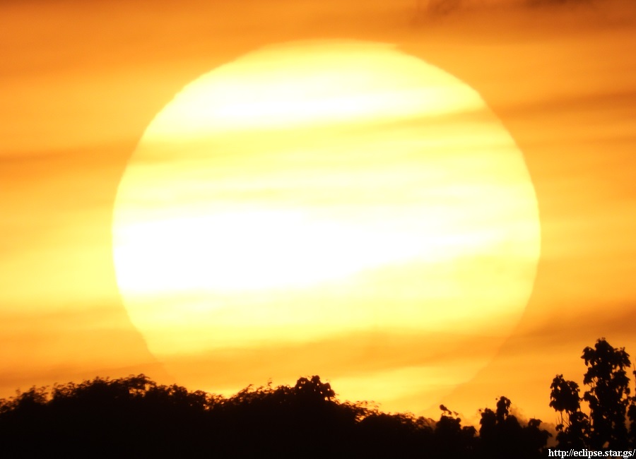 日食前日の日没