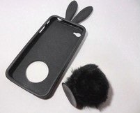 iphone4&4s シリコンケース/うさぎ　ファーしっぽ付き　（ブラック）