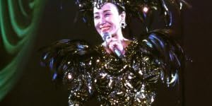 不死鳥 美空ひばり in TOKYO DOME <完全盤> 翔ぶ!! 新しき空に向かって [DVD]
