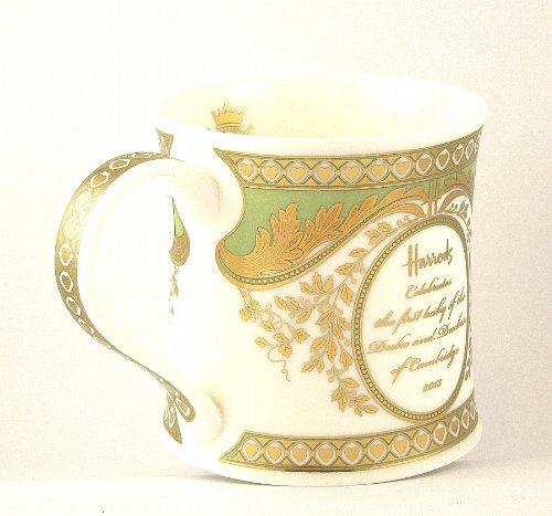 英国 Harrods（ハロッズ） ウィリアム王子＆キャサリン妃 ロイヤルベビー記念マグカップ 数量限定 英国製陶磁器【並行輸入品】