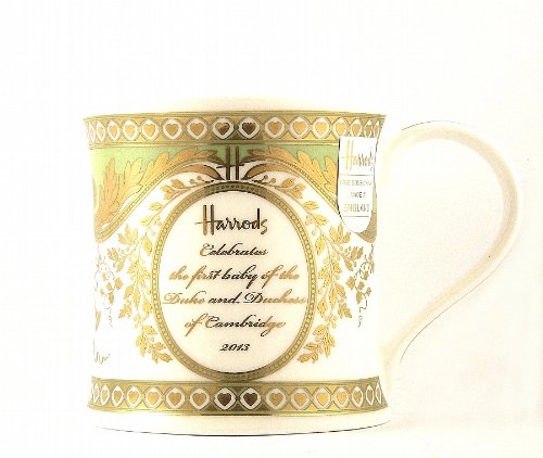 英国 Harrods（ハロッズ） ウィリアム王子＆キャサリン妃 ロイヤルベビー記念マグカップ 数量限定 英国製陶磁器【並行輸入品】