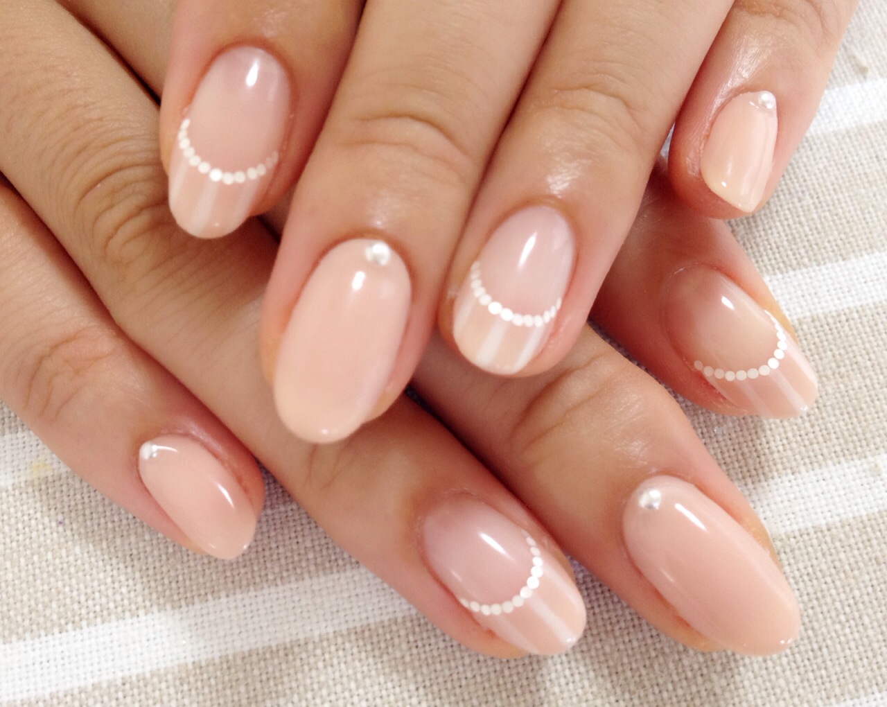 シンプルネイルと見せかけて 秋ネイルデザイン14ミッキー Nailsalon Elle Rit のブログ