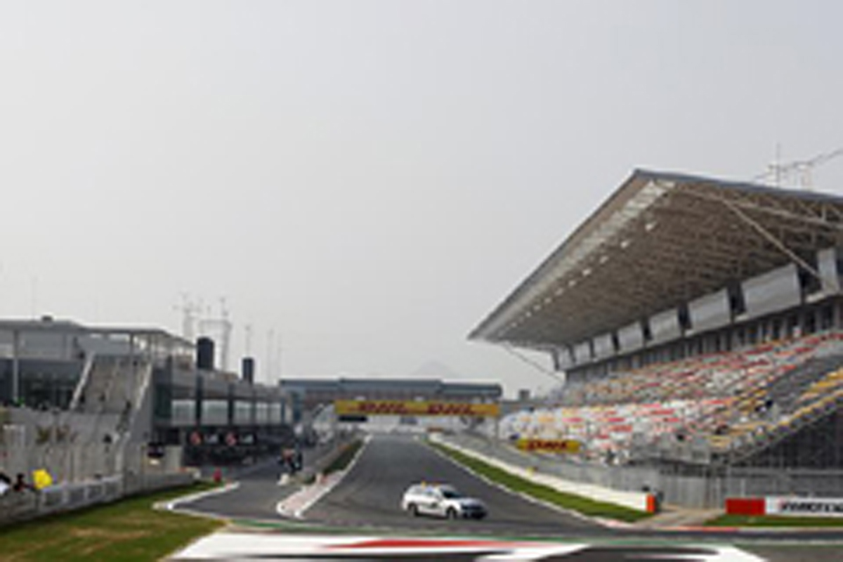 F1韓国gp フリー走行1回目 ルイス ハミルトンがトップタイム スズキ高槻南 トヨタ新車販売店 ダイハツグランドピット店 有 コンプリートスピードのブログ