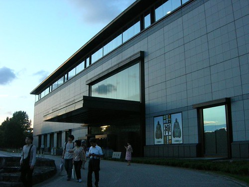 夕陽下的平成館