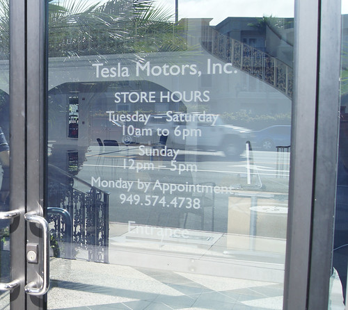store hours tesla