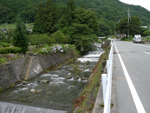 徳田バス停から乾徳山登山口へ