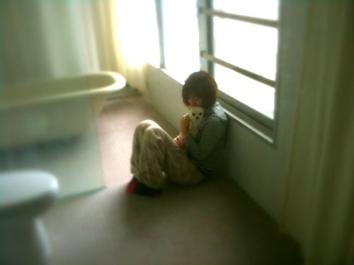 引越しの荷造りが済んで寂寥に耽る妻