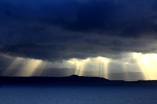 God Rays over the Clyde !!