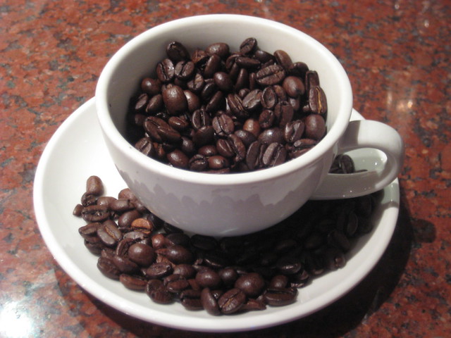 コーヒー豆でいっぱいのコーヒー
