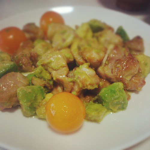 鶏肉とアボカド炒め。