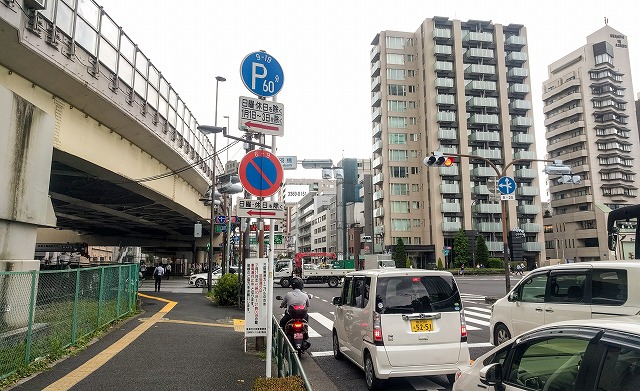 東京都港区の赤羽橋交差点