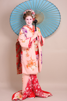 舞妓コース　芸者、侍、和装婚礼写真スタジオ　ゲイシャカフェ から引用