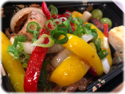 群馬県のおいしい麦豚をジューシー玉葱と一緒に揚げました♪