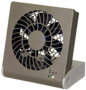 ドウシシャ 3電源(AC,USB,乾電池) 10cm コンパクトデスク扇風機 風量2段切替機能付 ホワイト