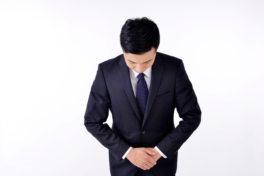フリー写真 謝罪するビジネスマン