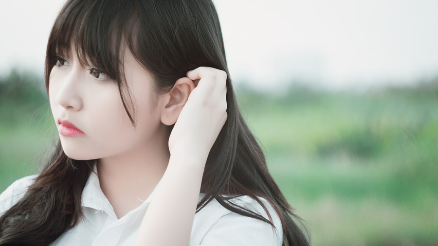ããªã¼åç é«ªã®æ¯ãããä¸ããå¥³æ§ã®ãã¼ãã¬ã¤ã