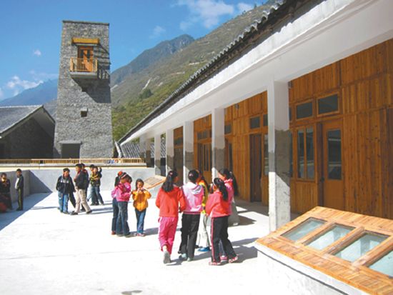 汶川的废墟上矗立起绿色希望