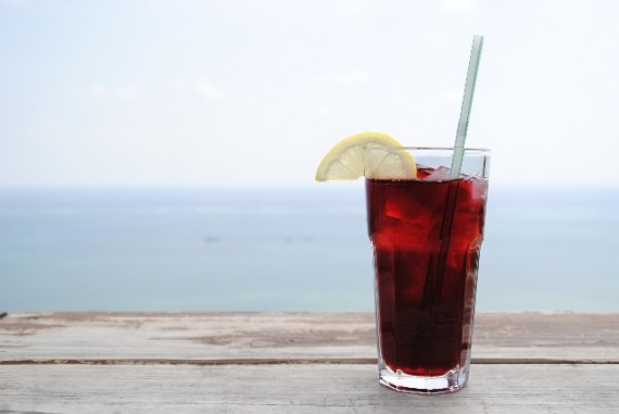 唇の色　冷たい飲み物