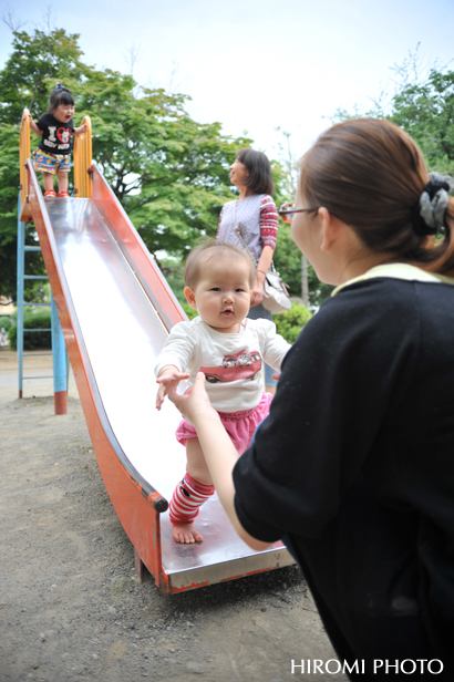 すべり台で立っち