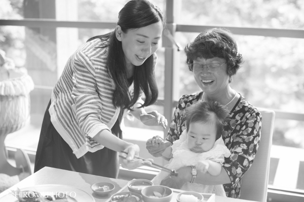小田原報徳会館にてお宮参りとお食い初め_0462s